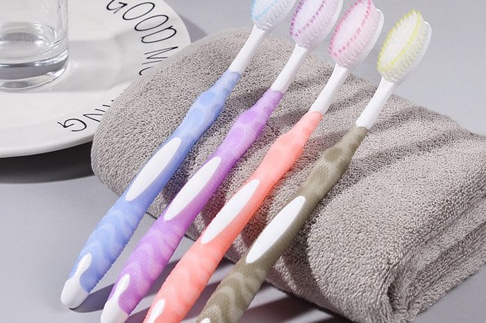 Plastic toothbrush 2 (1)