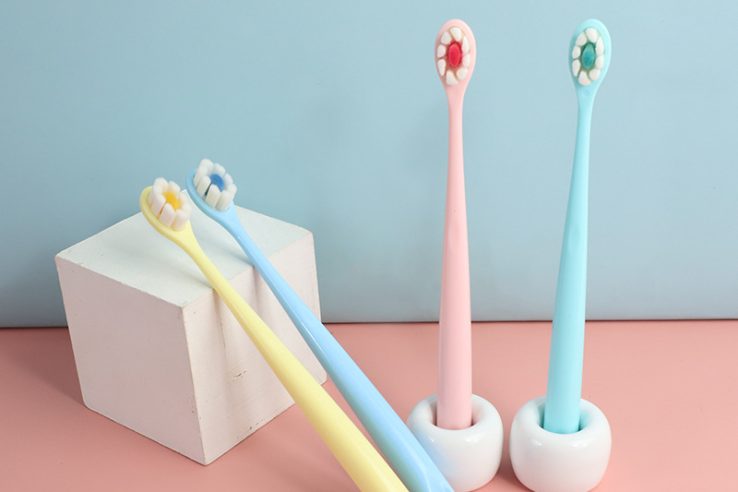 Plastic toothbrush 2 (2)